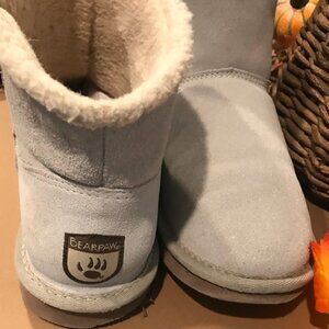 BEARPAW *KORI* LIGHT BEIGE SUEDE SHERPA LINED ANKLE BOOTS- WOMEN'S US SIZE 9